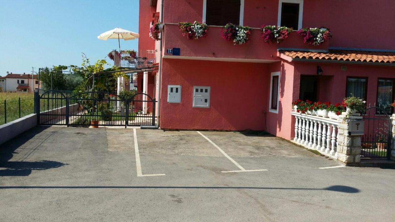 Apartments Dragica Poreč Exteriör bild