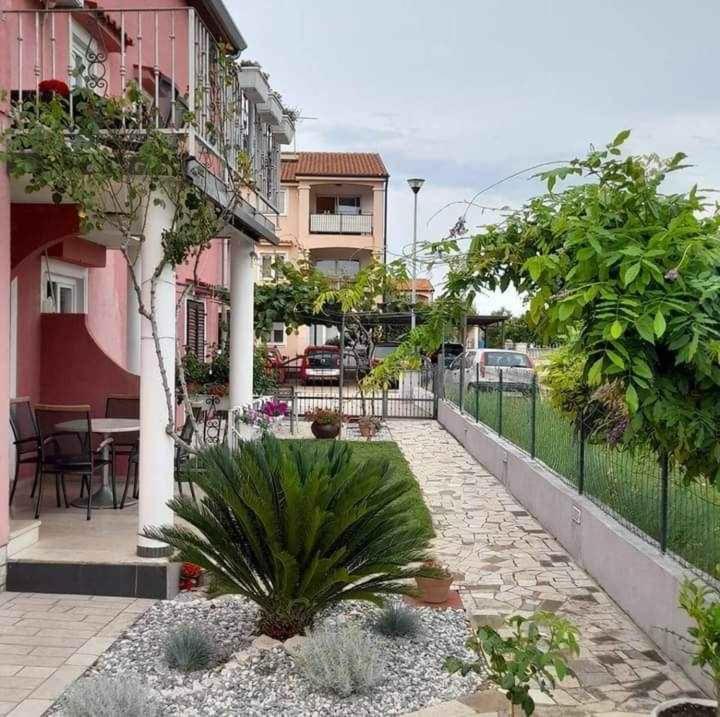 Apartments Dragica Poreč Exteriör bild